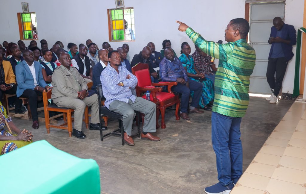 HonWetangula's tweet image. This morning at St. Peter’s Catholic Church in Sirisia, I called on farmers to kick out rogue Cooperative Officials who shamelessly steal members’ hard-earned income.
In Bungoma, especially Mount Elgon and Kimilili, coffee farming sustains many families yet corrupt officials…