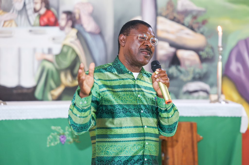 HonWetangula's tweet image. This morning at St. Peter’s Catholic Church in Sirisia, I called on farmers to kick out rogue Cooperative Officials who shamelessly steal members’ hard-earned income.
In Bungoma, especially Mount Elgon and Kimilili, coffee farming sustains many families yet corrupt officials…