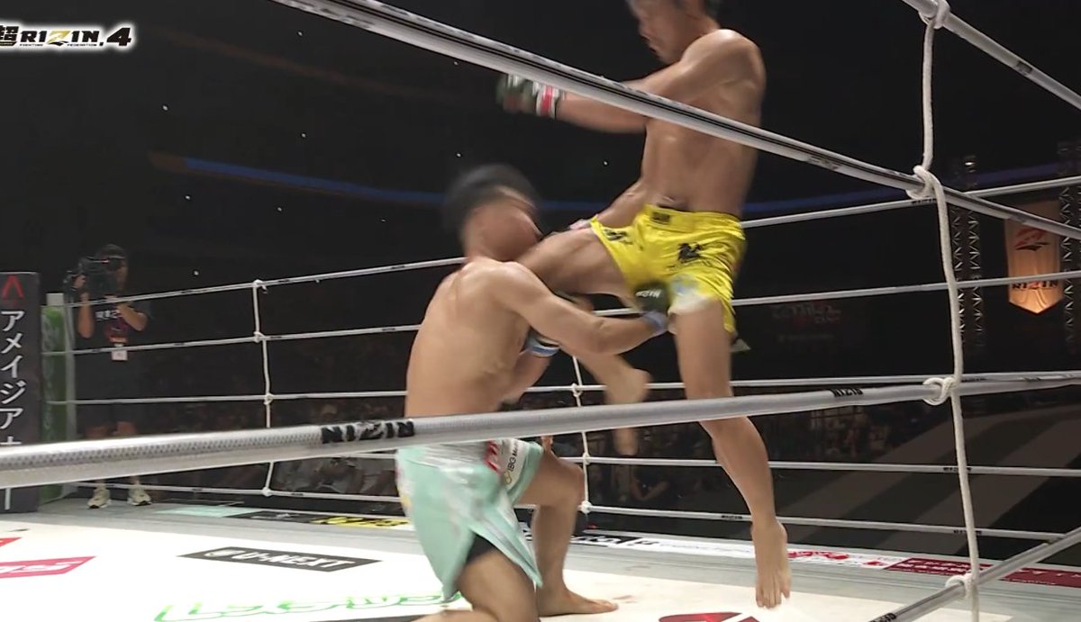 YA-MAN eating this knee with seemingly no effect makes zero sense