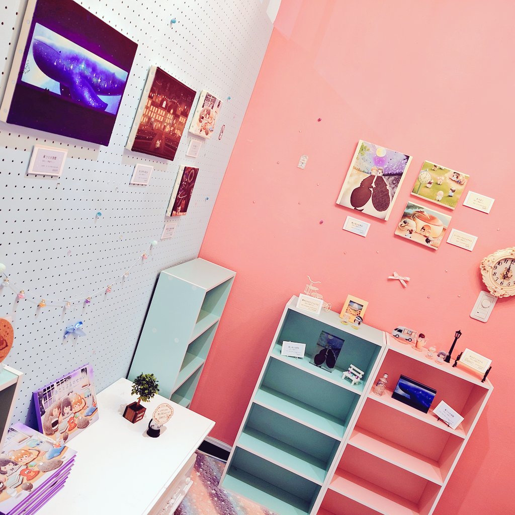 1n_3_101b0x's tweet image. #朝と夜の世界色
展示も見てきた。
大きなクジラさんの深い青がとても好き。
カフェのアクスタ可愛かったな……。
