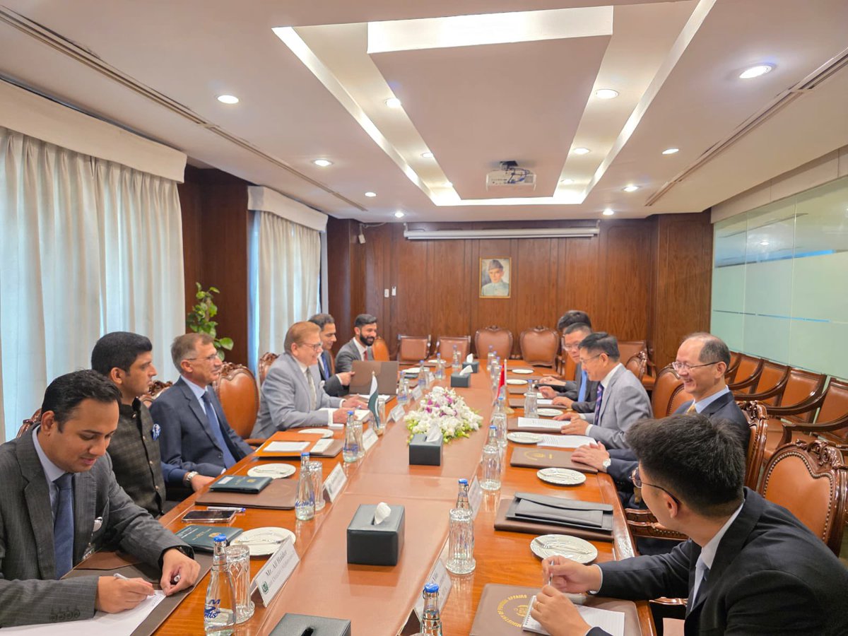 AmbassadorSadiq's tweet image. Received Ambassador Yue Xiaoyong, China's Special Representative for Afghanistan, and his delegation in Islamabad, today. We had a candid discussion on latest developments in the region, rapidly evolving geopolitical landscape and pressing security concerns in the region,…