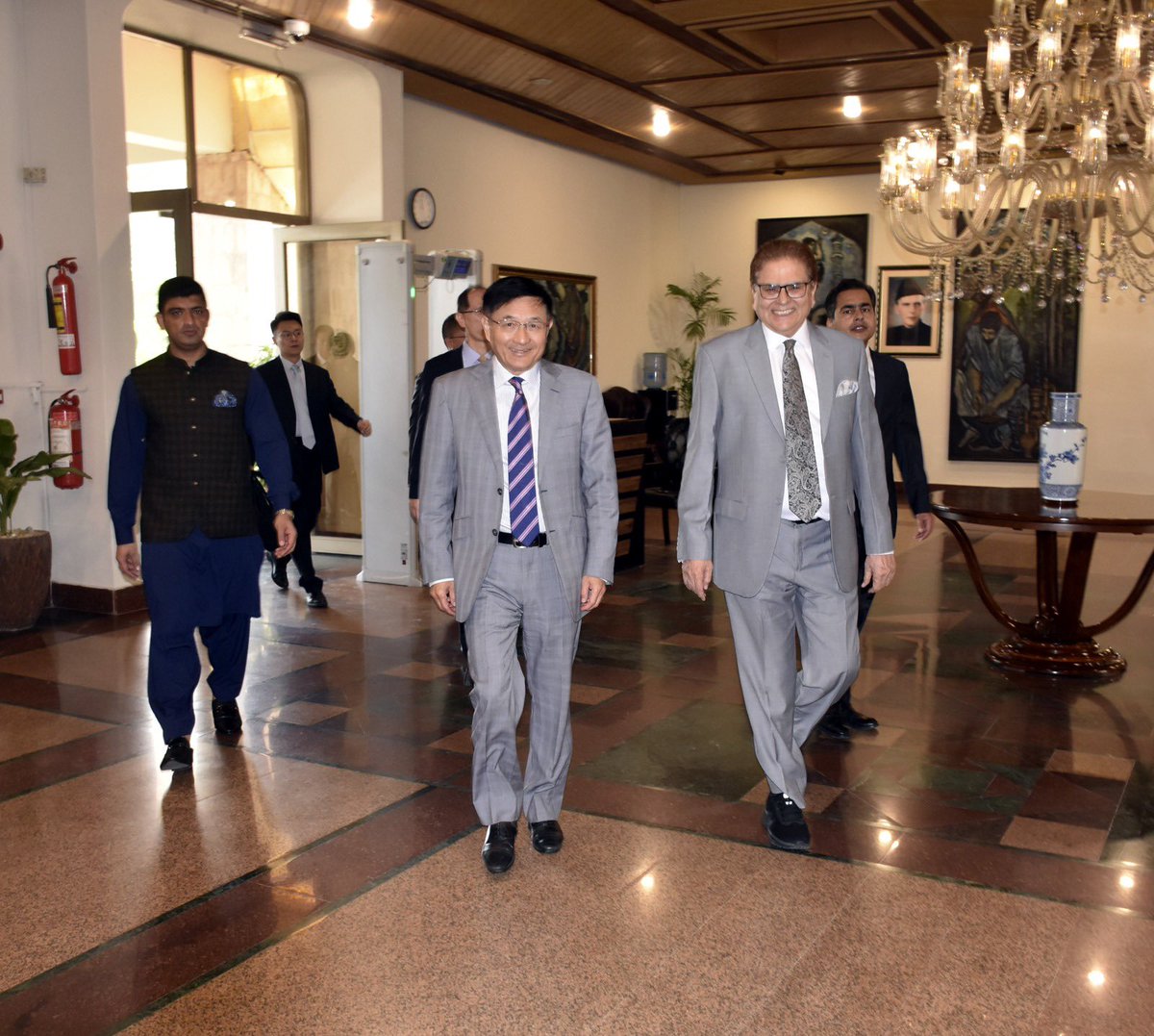 AmbassadorSadiq's tweet image. Received Ambassador Yue Xiaoyong, China's Special Representative for Afghanistan, and his delegation in Islamabad, today. We had a candid discussion on latest developments in the region, rapidly evolving geopolitical landscape and pressing security concerns in the region,…