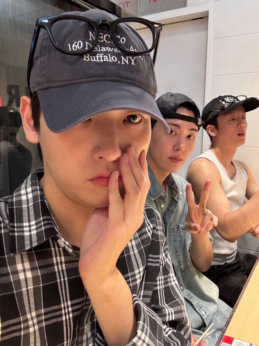 SF9official's tweet image. 오사카 밤산책:)🌙🍜🫕🍛🥤🍹
#SF9 #INSEONG