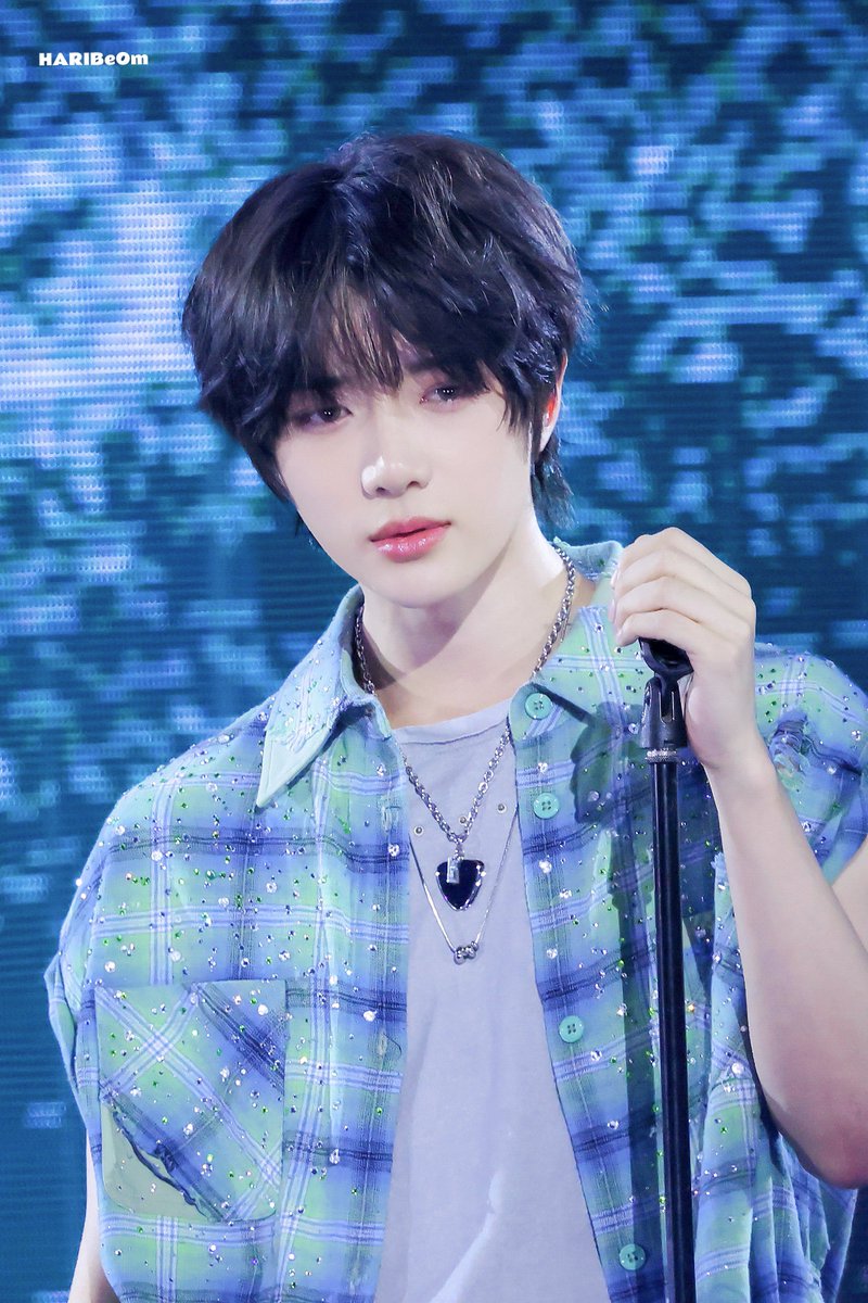 HARIBeOm_313's tweet image. εïз 250727 εïз SBS SUMMER 가요대전
💙🦋
#투모로우바이투게더
#범규 #BEOMGYU #TXT_범규
#TXT #TOMORROW_X_TOGETHER #ボムギュ