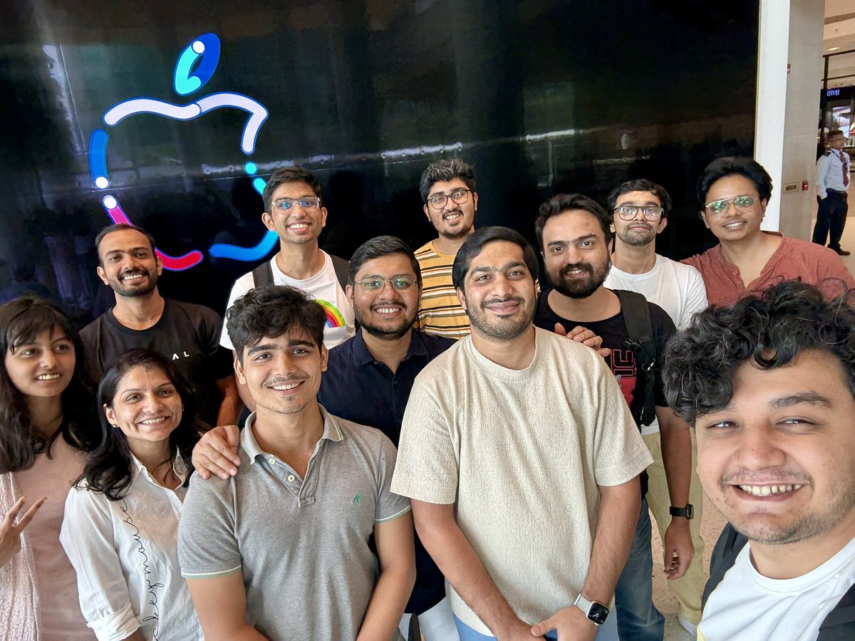 _yogeshsingh's tweet image. Such a fine day! 🙂
Another fun session of discussions with such a talented group of developers from @swift_mumbai community 🤝
These `Sip n Swift` meetups are turning out to be goldmine of refreshing talks on everything iOS & ai! 🍎
#mumbai #swift #iOS #apple #meetup #ai