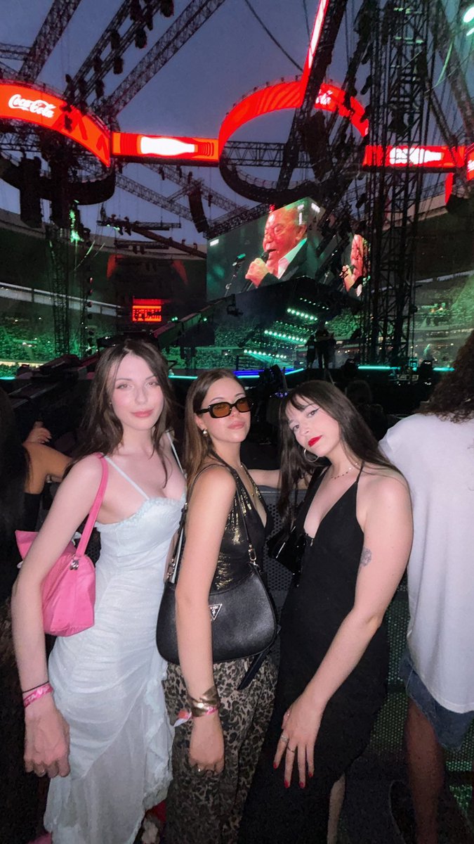 isawelaa's tweet image. estas chicas se bebieron más de 50 cervezas entre todas 💋