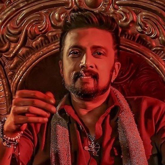 AsianBoxOffice's tweet image. Who is Boss Of Sandalwood?
🔁 @dasadarshan ❤️ @KicchaSudeep