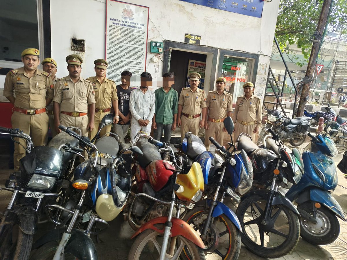 DCPCityAgra's tweet image. #PoliceCommissionerateAgra
➡️#थाना_न्यू_आगरा पुलिस टीम द्वारा 03 शातिर दो पहिया वाहन चोरों को किया गया गिरफ्तार...
➡️कब्जे से चोरी की 05 मोटरसाइकिल व 01 स्कूटी हुई बरामद...
#UPPolice