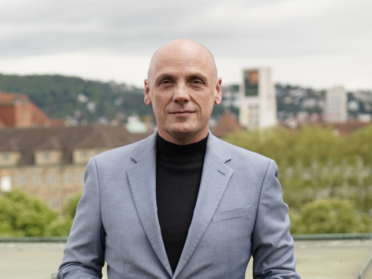 🎭 Daniel Born – der Landtags-Clown, den Baden-Württembergs Demokratie nie haben wollte

Stellt euch mal diesen #SPD-Landtagsvize vor – ein Mann, der offenbar dachte, ein Hakenkreuz sei eine kreative Kritik am #AfD-Mandat. Wie künstlerisch! Blöd nur, dass wir hier nicht im Rütli