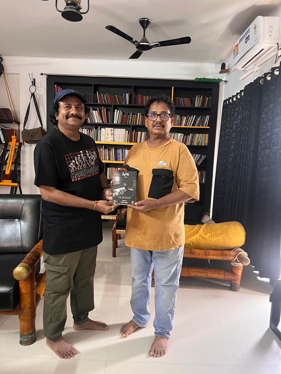 Teluguvision (@teluguvision_) on Twitter photo తెలుగు భాషలో స్క్రీన్-ప్లే మీద వచ్చిన తక్కువ పుస్తకాల్లో సరికొత్తది అత్యంత ప్రభావవంతమైనది “స్క్రీన్-ప్లే” సినీ రచయిత అవుదాం అనుకున్న ప్రతి ఒక్కరు చదువుకుని పదిలంగా దాచుకోవాల్సిన పుస్తకం ఇది.
amzn.in/d/6ijVJxN
<a href="/DarlingSwamy9/">Darling Swamy</a> <a href="/vrsiddareddy/">Venkat Sid</a> <a href="/MahyPallav/">Mahy Bezawada</a> <a href="/AnvikshikiPub/">Anvikshiki Publishers</a> తెలుగు భాషలో స్క్రీన్-ప్లే మీద వచ్చిన తక్కువ పుస్తకాల్లో సరికొత్తది అత్యంత ప్రభావవంతమైనది “స్క్రీన్-ప్లే” సినీ రచయిత అవుదాం అనుకున్న ప్రతి ఒక్కరు చదువుకుని పదిలంగా దాచుకోవాల్సిన పుస్తకం ఇది.
amzn.in/d/6ijVJxN
<a href="/DarlingSwamy9/">Darling Swamy</a> <a href="/vrsiddareddy/">Venkat Sid</a> <a href="/MahyPallav/">Mahy Bezawada</a> <a href="/AnvikshikiPub/">Anvikshiki Publishers</a>