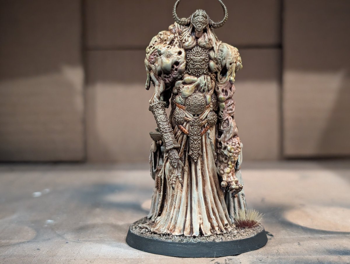 Nobleshield's tweet image. This is such a cool ass model. One of my favorites to paint ever. Trench Crusade Lord of Tumours.