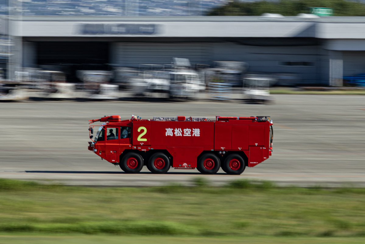 gyastro's tweet image. 始発便が出た後に行われる試運転、皆さんに感謝をこめて撮影しました。
#高松空港 #流し撮り