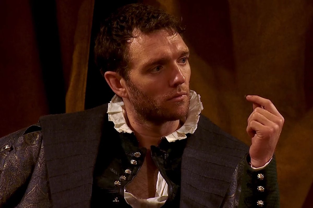 Hunger_I_am's tweet image. This moment (the song) is incredibly emotional after everything that happened...
I'm just re-watching the play "Julius Caesar". Again and again. The performance of the actors is excellent.