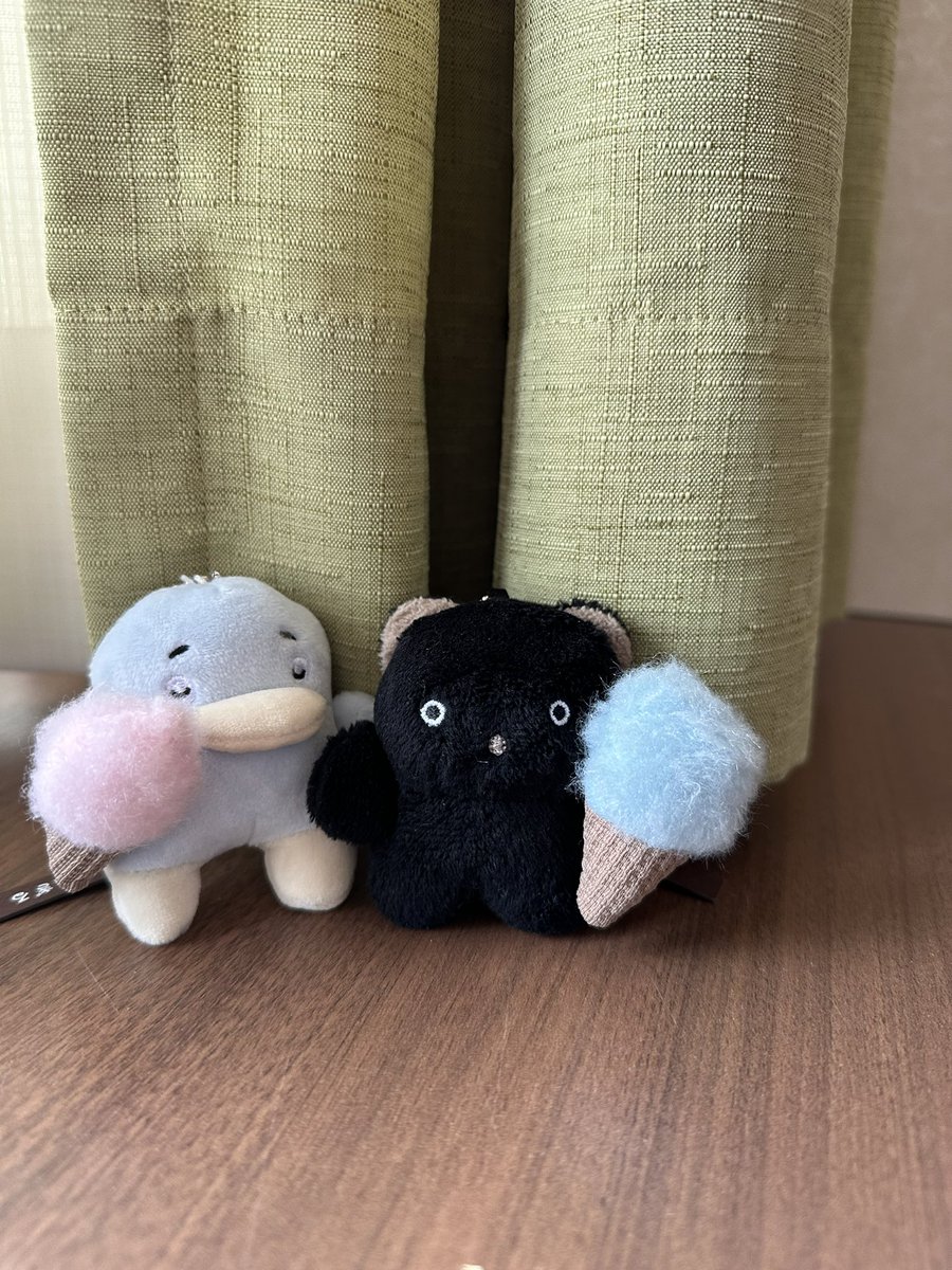 _103u3's tweet image. 一番欲しかった子が一発できてくれました🩵💤
ひじきも友だちができてうれしそうだったけど愛用の寝袋を貸したら若干不満そう?🤭
@BUCHAgurumi
#うちのBUCHAgurumi