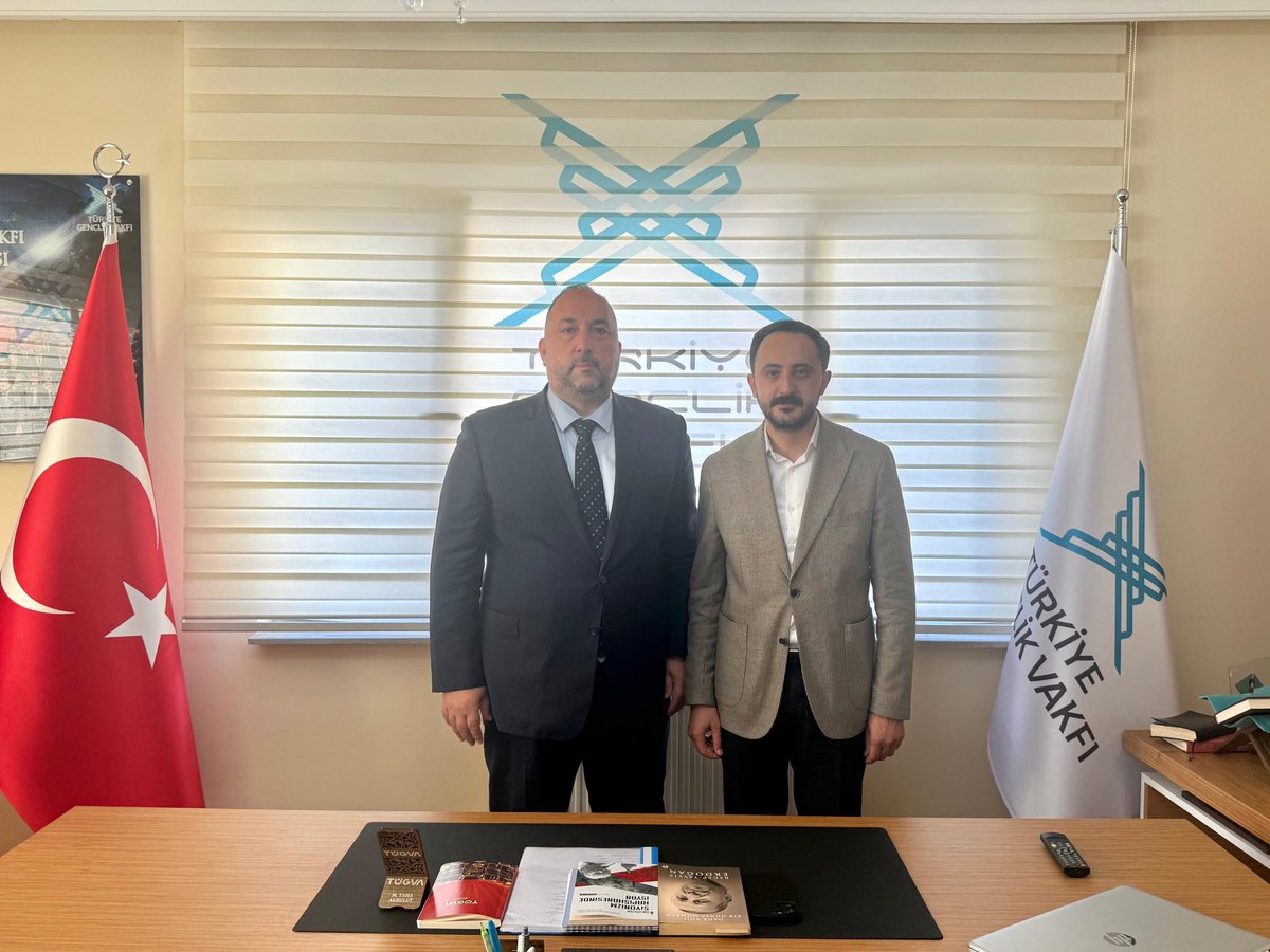 ErbeslerEsat's tweet photo. Sivas TÜGVA il başkanlığını ziyaret ettik.İl başkanımız Muhammed Taha Akbulut ve yönetim kuruluna samimi ev sahibliği için çok teşekkür ediyorum. Geleceğimiz olan gençlerimize olan güven ve inancım bu ziyaret ile çok daha güçlenmiştir. https://t.co/h3BI1OcRtL