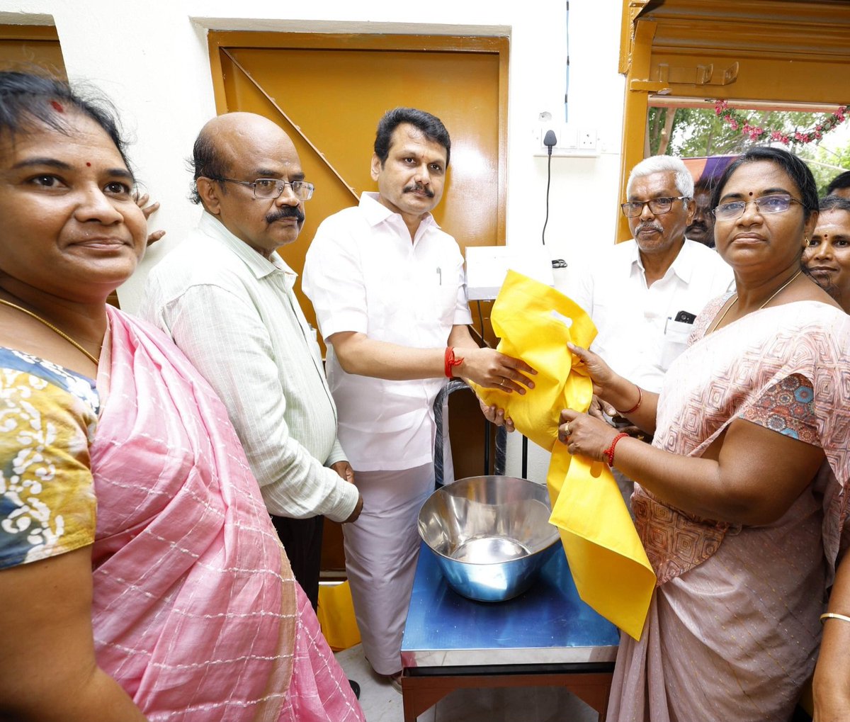 District Collector Karur (@collectorkarur) on Twitter photo கரூர் சட்டமன்ற உறுப்பினர் திரு.<a href="/V_Senthilbalaji/">V.Senthilbalaji</a> அவர்கள் கரூர் மாவட்டத்தில் ரூ. 2.90 கோடி மதிப்பீட்டில் 10 புதிய வளர்ச்சி திட்டப் பணிகளை தொடங்கி வைத்தார். #TN_GOVT #Karur கரூர் சட்டமன்ற உறுப்பினர் திரு.<a href="/V_Senthilbalaji/">V.Senthilbalaji</a> அவர்கள் கரூர் மாவட்டத்தில் ரூ. 2.90 கோடி மதிப்பீட்டில் 10 புதிய வளர்ச்சி திட்டப் பணிகளை தொடங்கி வைத்தார். #TN_GOVT #Karur