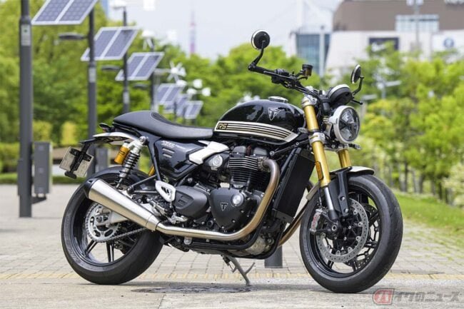 PutiMotor's tweet image. トライアンフ スピードツイン1200 RSの試乗レビュー❗️
力強いトルク感が好感触で、車体の前に蹴る力が物凄い。
カチッとした車体全体の剛性感がすごい。
クラッチが重たい。
身長165cm
【車重/シート高/タンク/出力/価格】
216kg/810mm/14.5L/105ps/2,229,000円
bike-news.jp/post/422043