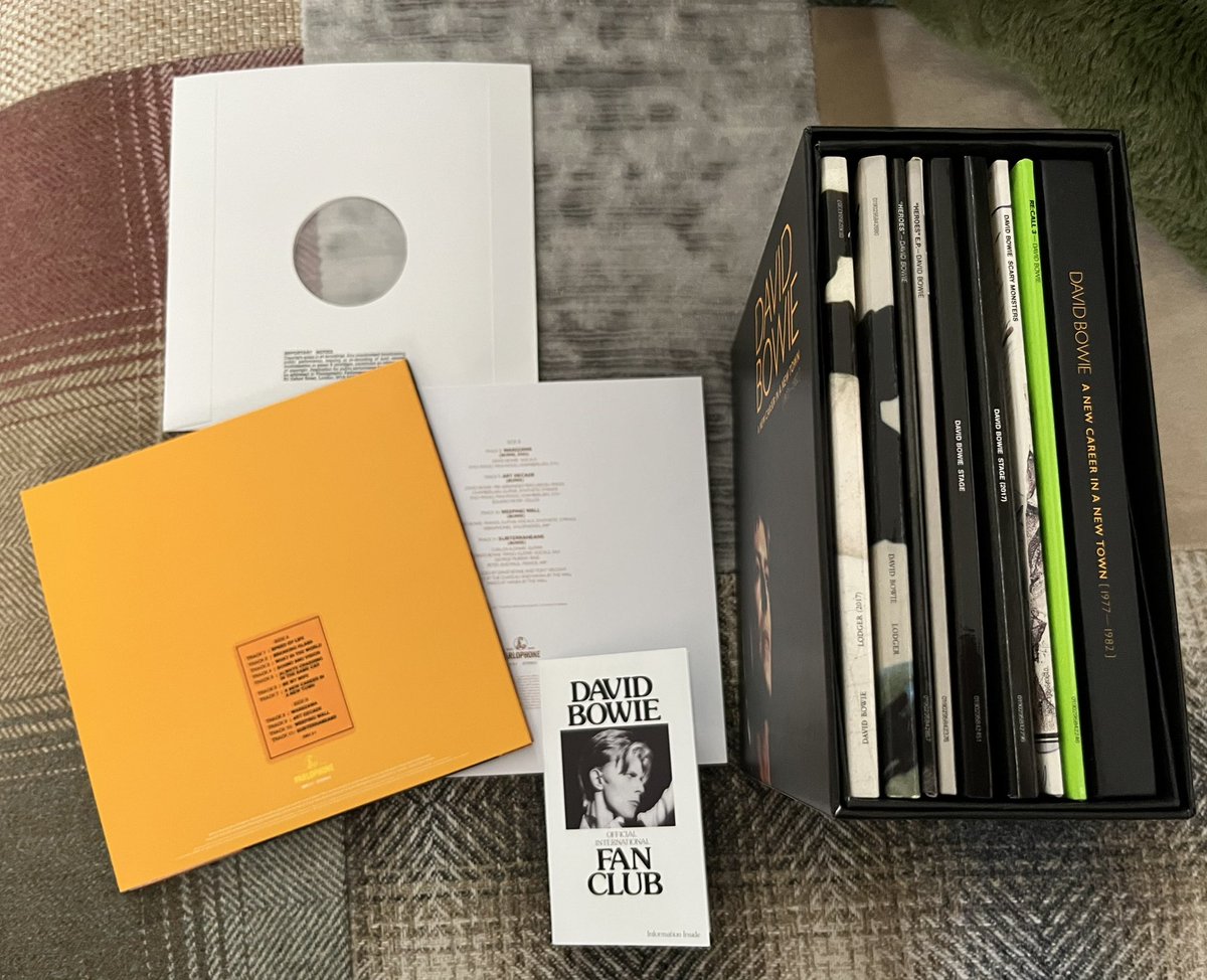 TRextasyBand's tweet image. Listening to this brilliant album by David Bowie from 1977 - ‘Low’. This excellent CD recording from the equally superb box set ‘A New Career in a New Town’. Great booklet with informative details on the recordings from Tony Visconti. #davidbowie #tonyvisconti #eno #1970s