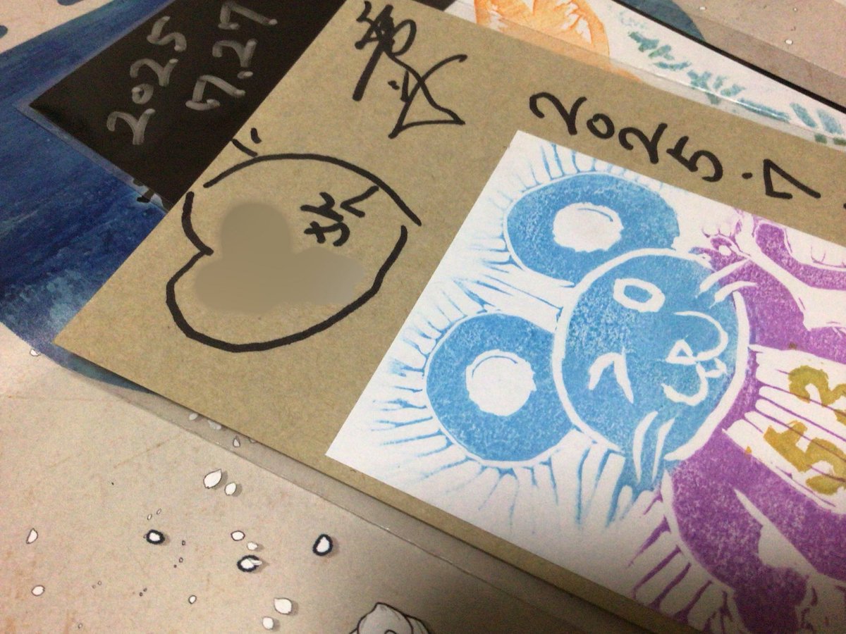 seigetsu_k's tweet image. 版画を購入するとお名前を書いてもらえるのだが。
♡のマークで名前を囲われてたw
やることが可愛すぎか Y⌒︎Y⌒︎Y⌒︎Y⌒︎Y⌒︎Y⌒︎(。A。)