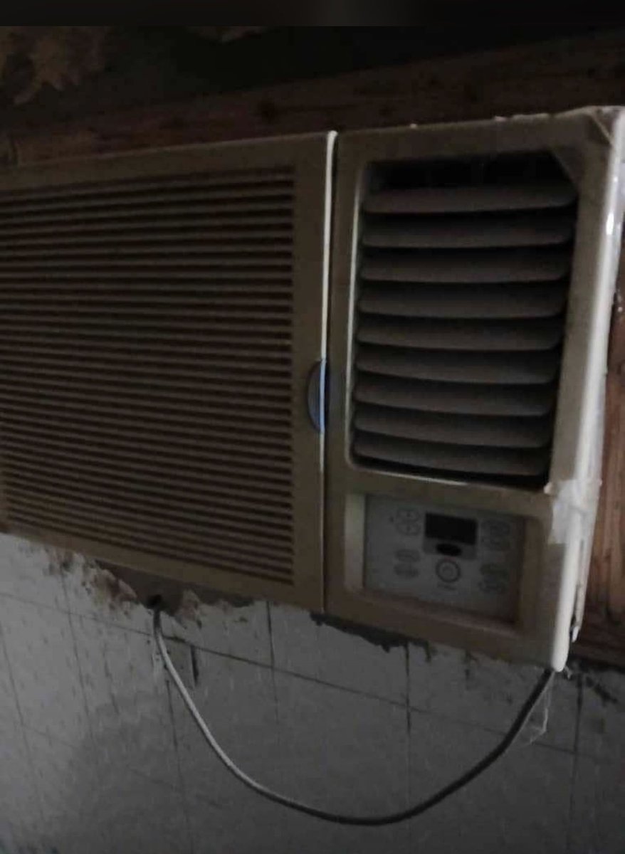 Makhfouss2's tweet image. 🚨URGENT 🚨
Le climatiseur que vous voyez se trouve dans la morgue d’une mosquée. Il est gâté depuis quelques semaines. Nous recherchons un climatiseur de 3 CV pour remplacer celui-ci.
Le coût du clim est de 290 000 F.
Boula yiw bi raw 🤲🏾
🚨Orange Money/Wave : 77 795 27 42