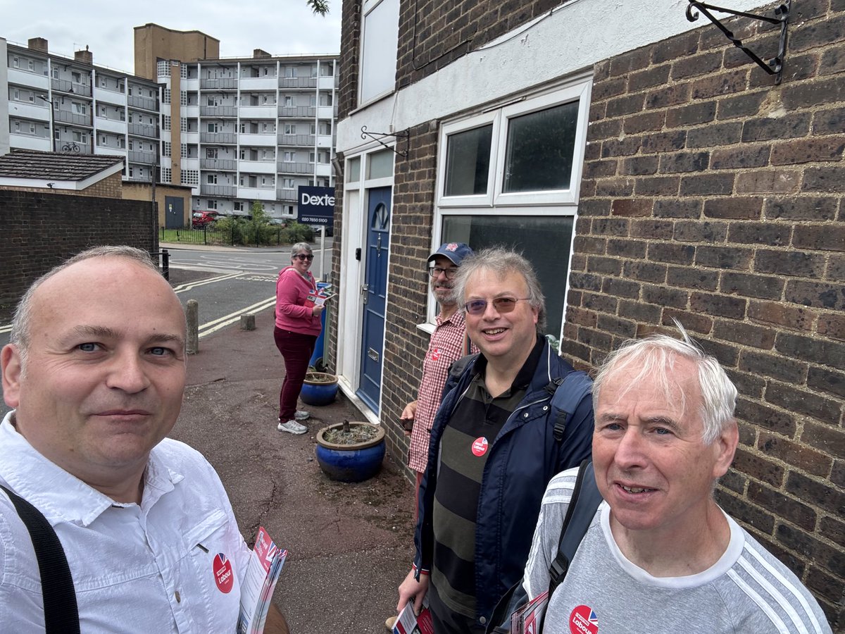 coyleneil's tweet image. Another solid @BOSLabour @SouthwarkLabour 🌹 team of volunteers out today in #Bermondsey helping local people.