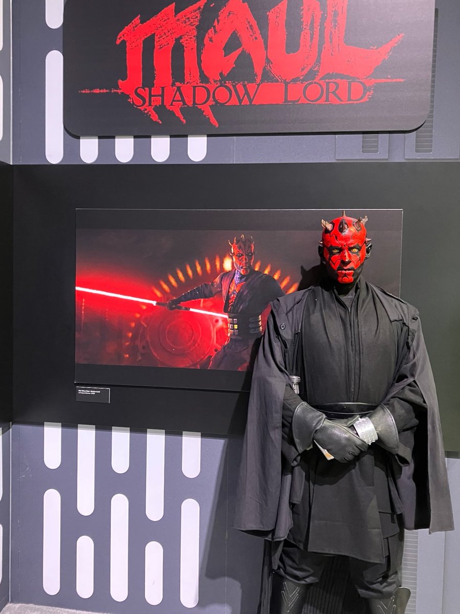 DarthCaul's tweet image. Had to get a pic by this