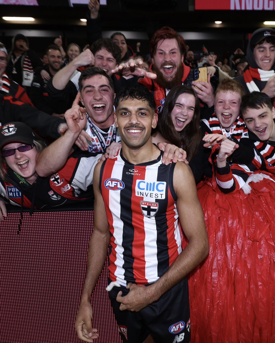 stkildafc's tweet image. sweet dreams sainters (or enjoy watching the last quarter 40 times, like me, i don’t care) 🥰