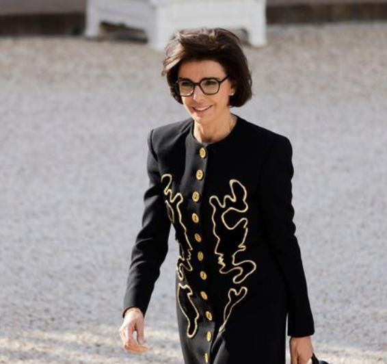 lune_ava's tweet image. 🇫🇷 🔥 Rachida Dati, ministre grâce à un deal pour 2026 ?
299.000€ d’honoraires planqués de GDF-Suez.
900.000€ d’une filiale de Renault-Nissan pour du "conseil" → +100.000€/h?
💸Corruption, trafic d’influence, République à vendre.
Est complice ! Le #10septembre, #BloquonsTout