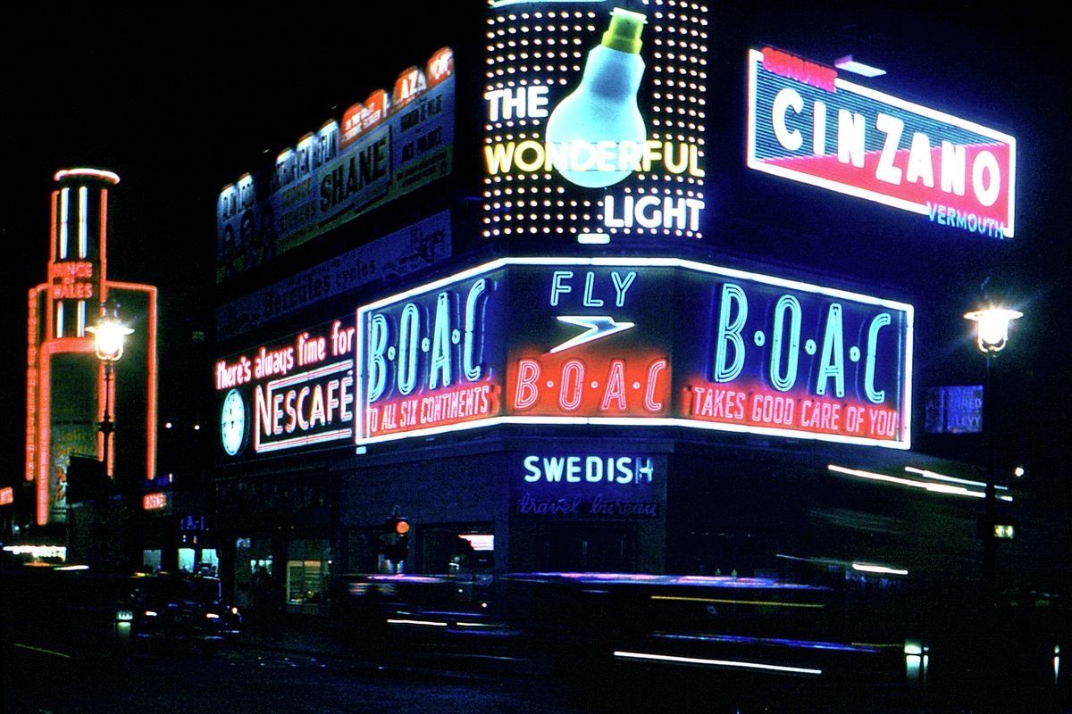 aflashbak's tweet image. Coventry Street at Night by Hardwicke Knight - 1953 – Flashback Shop flashbackshop.com/en-es/products…