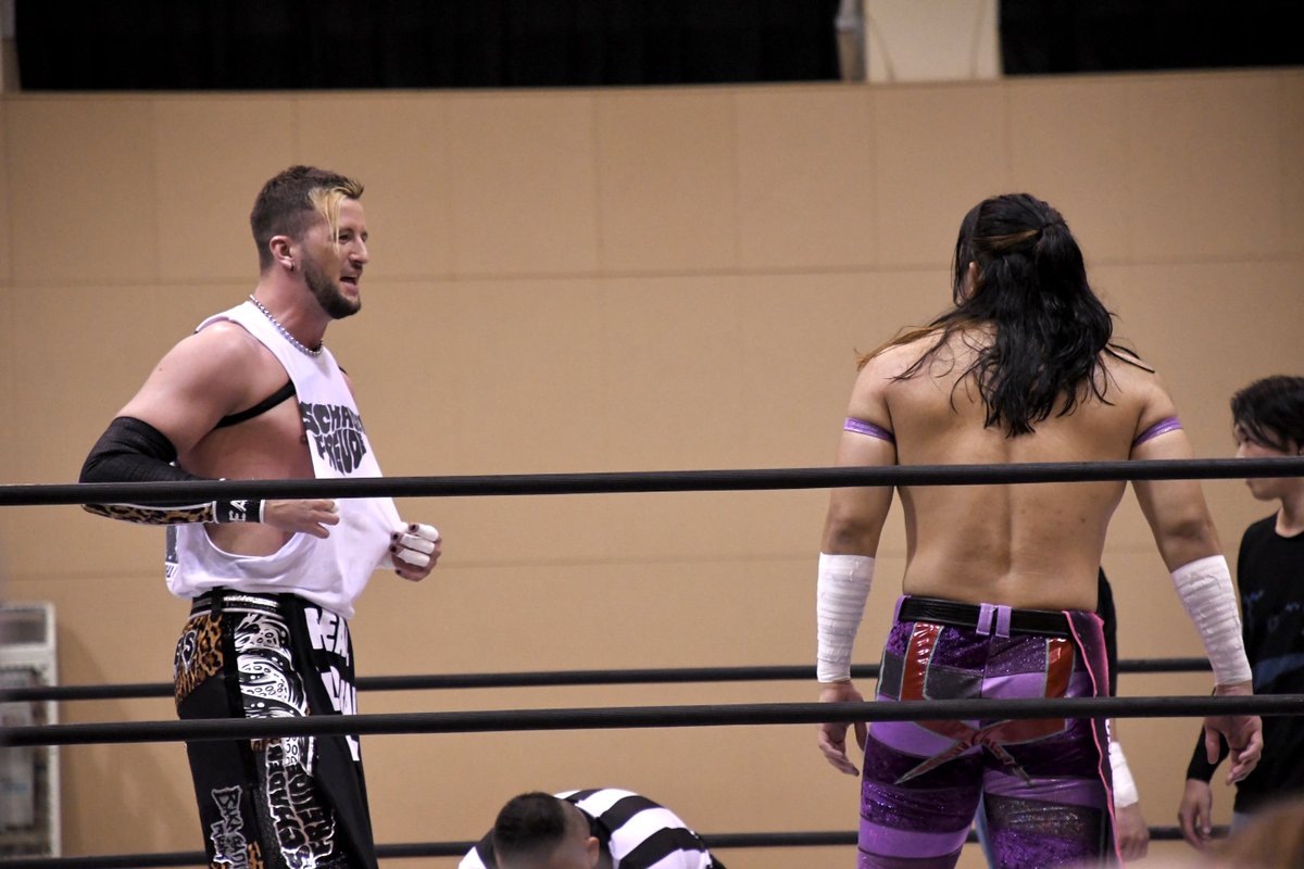 mm_a_mmm's tweet image. 2025.7.27
住友金属鉱山アリーナ青梅
#クリス・ブルックス 選手
#chrisbrookes
#正田壮史 選手
#ddtpro
ブルーベリーの汁を白いTシャツに飛ばしたらしい人🫐◝✩