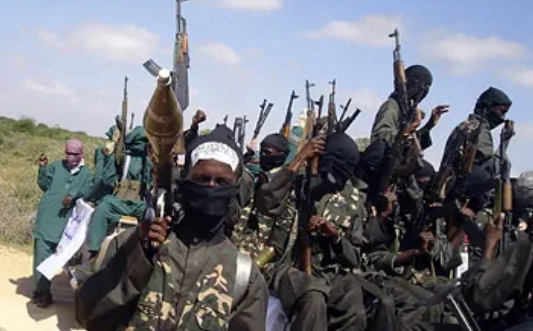 Checkmatedsl's tweet image. 🚨 SOMALIA:
Militias from the Abgal clan loyal to warlord @HassanSMohamud are clashing with Ogaden militia aligned with rival warlord Madoobe near the @UKinSomalia military camp.
Both sides are using foreign funded weapons & aid meant for counterterrorism to fight each other.