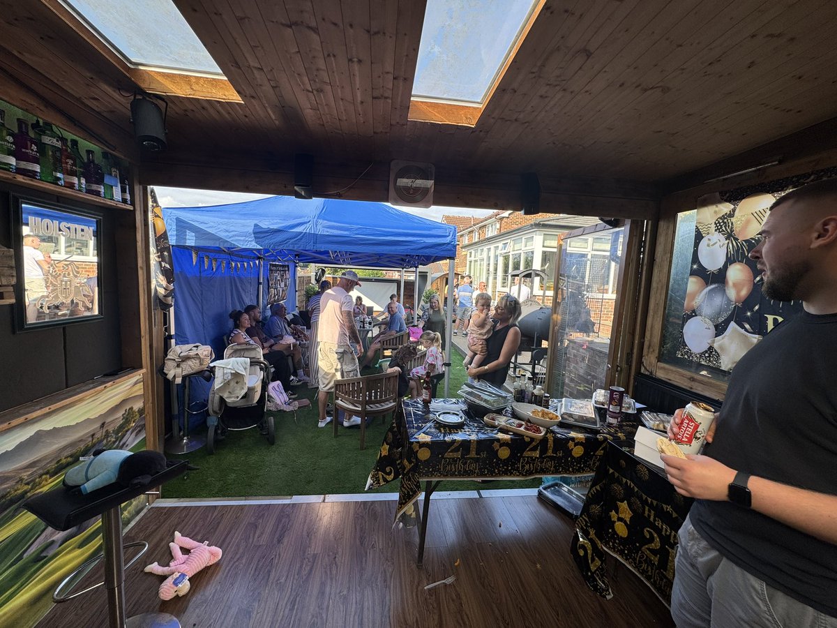 fplStoopTiger's tweet image. Great day yesterday 🎉🥳🍺