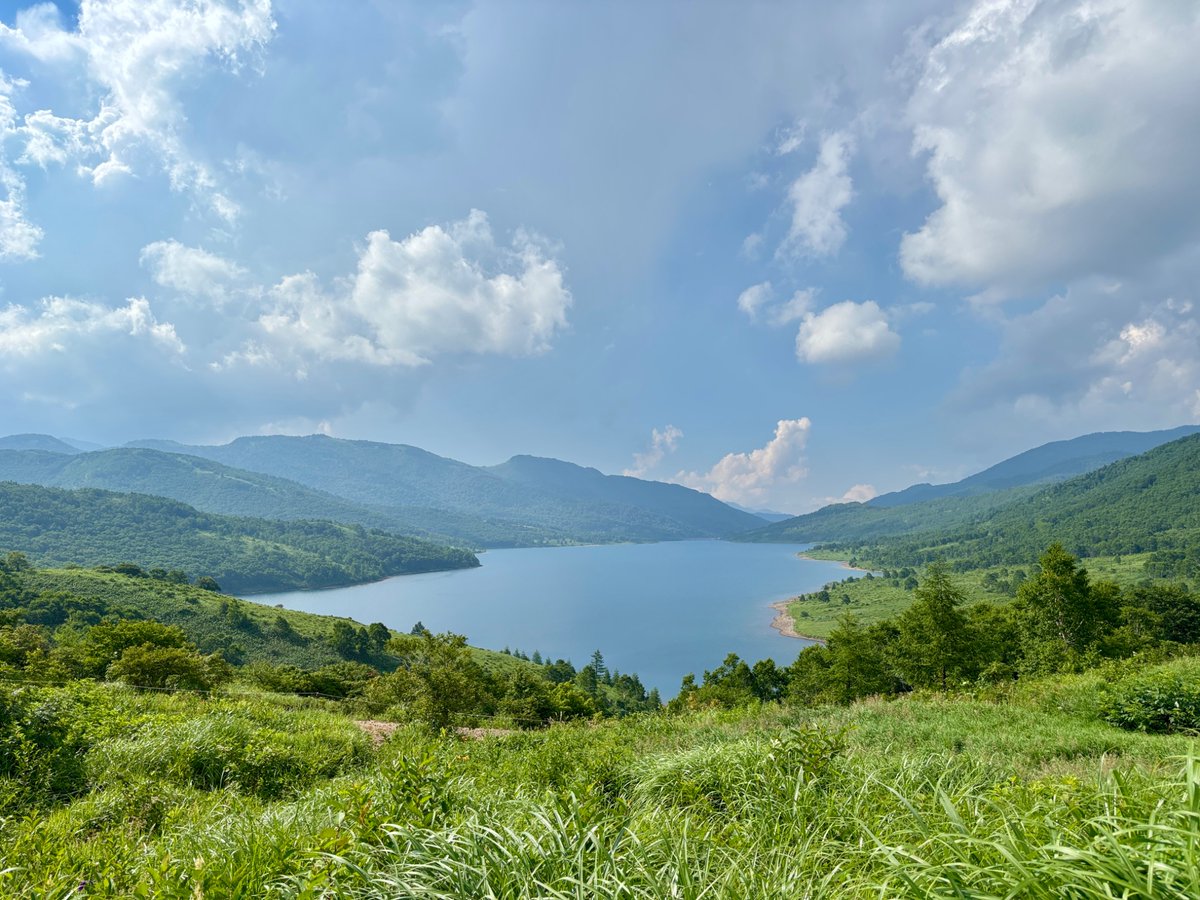 summers223's tweet image. 暑いので群馬県にある野反湖へ行ってきました。
手前に寄った道の駅六合で23℃
標高1500mの湖は景色もよくて涼しかったです。