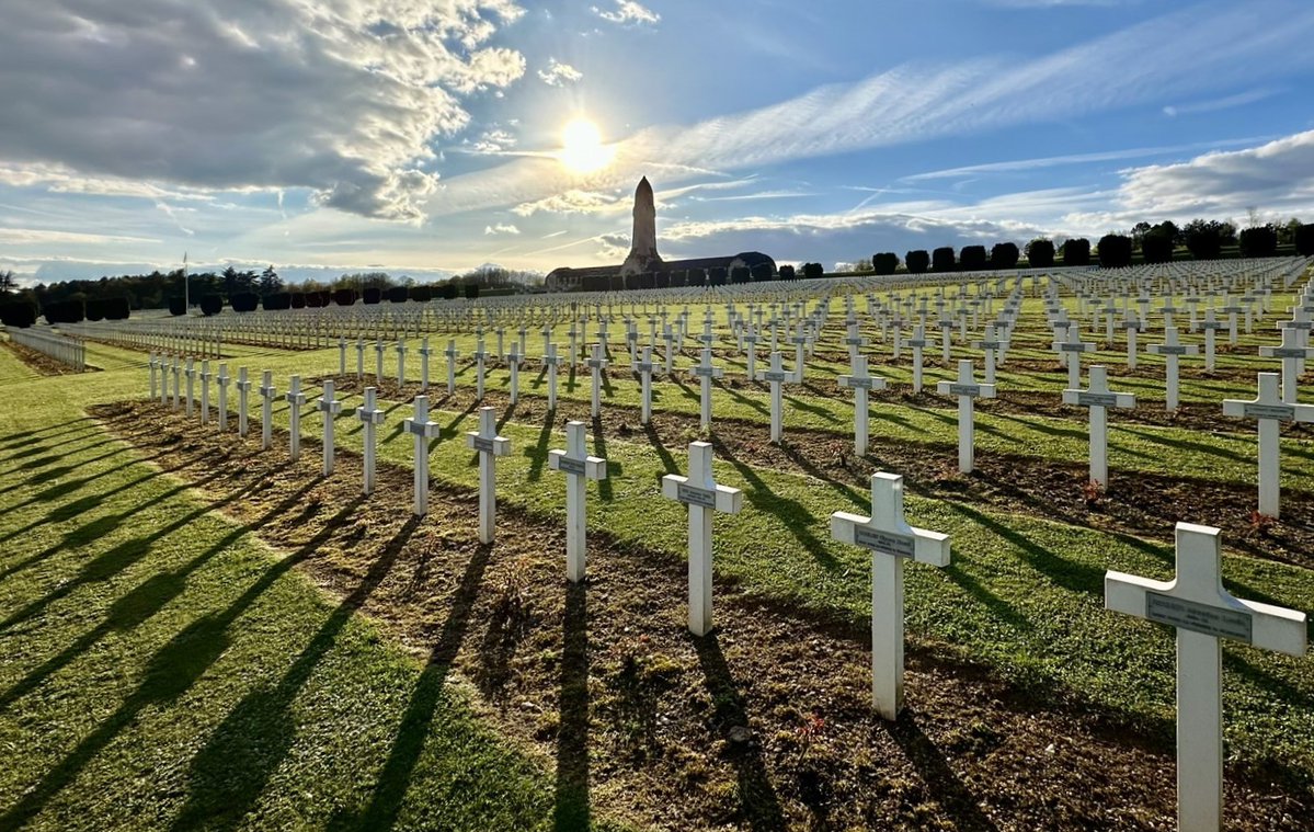 Ri315e's tweet image. Bored this afternoon?
I have been busy ...
📽️15 minute video recreates what two soldiers went through at Verdun.
Told through the soldiers hand written letters from the front, as they endure the mud, the bombardments, and the losses...
▶️youtu.be/POSeY_7aucQ