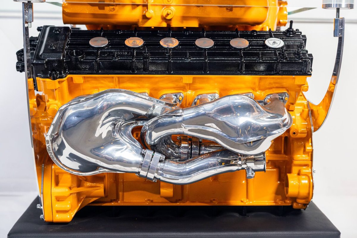 Silodrome's tweet image. This is a coffee table made from a real Lamborghini Murcielago V12. It has a half-inch-thick tempered glass table top with a cutout center section to allow the intake to rise through the middle.
Link: silodrome.com/lamborghini-mu…