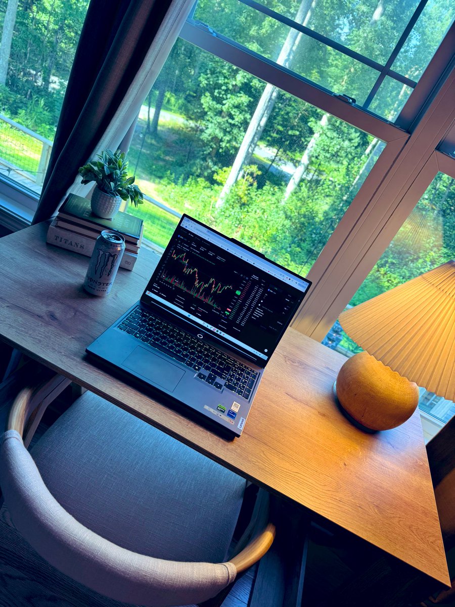 IdMintThatAgain's tweet image. Gm to everyone who can’t stop working when they’re on vacation 🫠