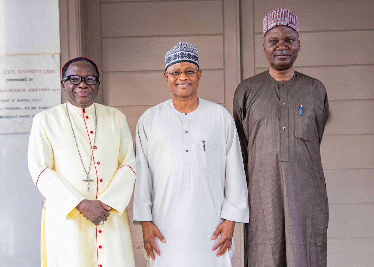 yunusxonline's tweet image. In line with Governor Uba Sani administration’s commitment to ensuring the smooth take-off of the Federal University of Applied Sciences, Kachia this September, the Governor presented official vehicles to the Pro-Chancellor and Vice Chancellor, as well as a bus for students and…