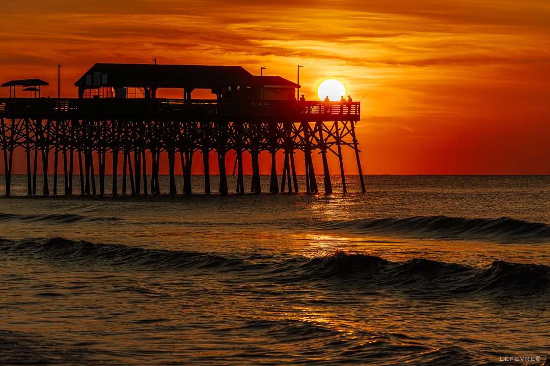 EdPiotrowski's tweet image. Sunrise this morning in Garden City. Photo via Chad Lefevre.