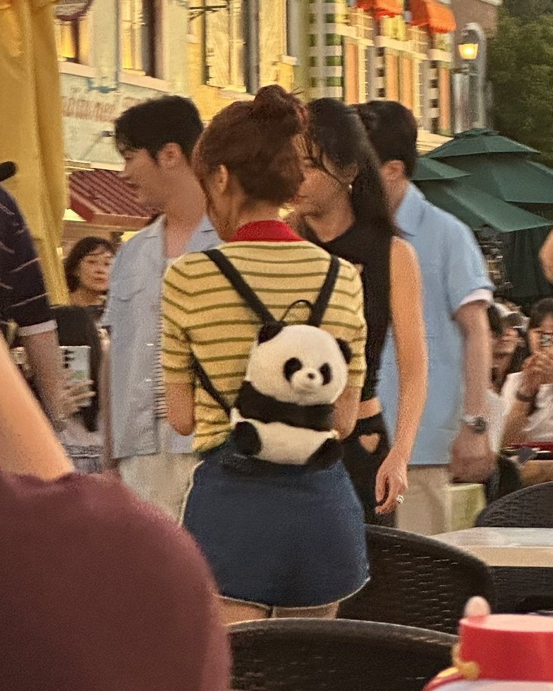joohyundyyy's tweet image. nag field trip talaga yan sya ang atake 😭 wendy with her solar unnie 😭😭😭