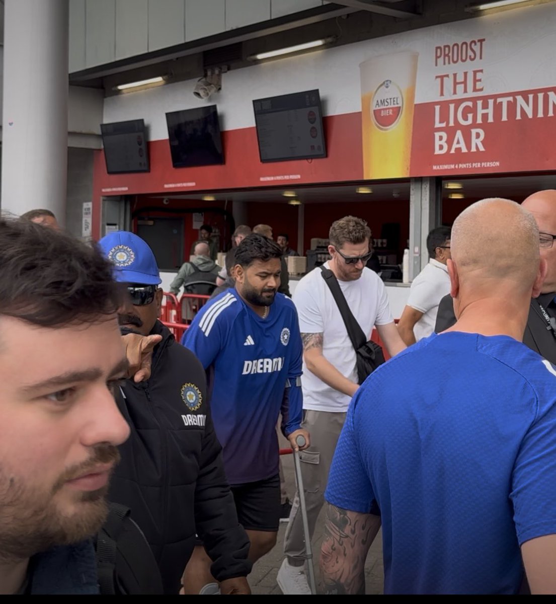 flamboypant's tweet image. Rishabh Pant has arrived on the ground. He’s clearly in severe discomfort 🥲
I don’t know what’s going on in his mind but please God protect him at any cost 🥲🙏🏻