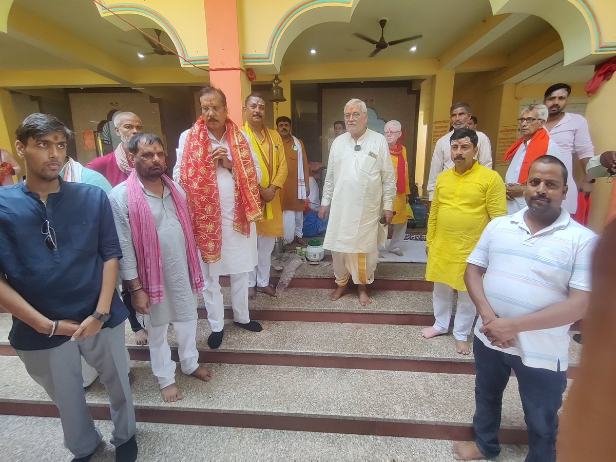 RajeevRai's tweet image. मऊ में श्री लक्ष्मीनारायन मंदिर परिसर में आयोजित श्री द्वादश ज्योतिर्लिंग रुद्राभिषेक 🙏