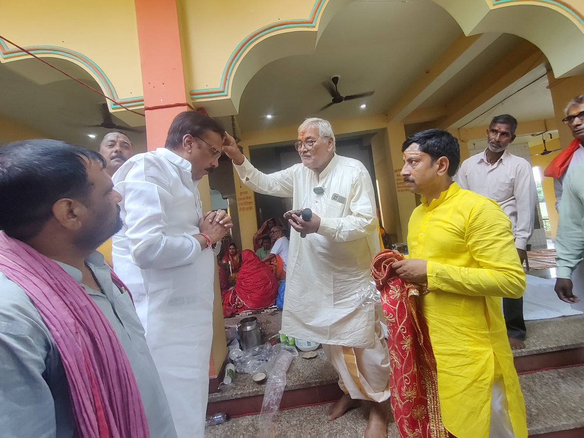 RajeevRai's tweet image. मऊ में श्री लक्ष्मीनारायन मंदिर परिसर में आयोजित श्री द्वादश ज्योतिर्लिंग रुद्राभिषेक 🙏