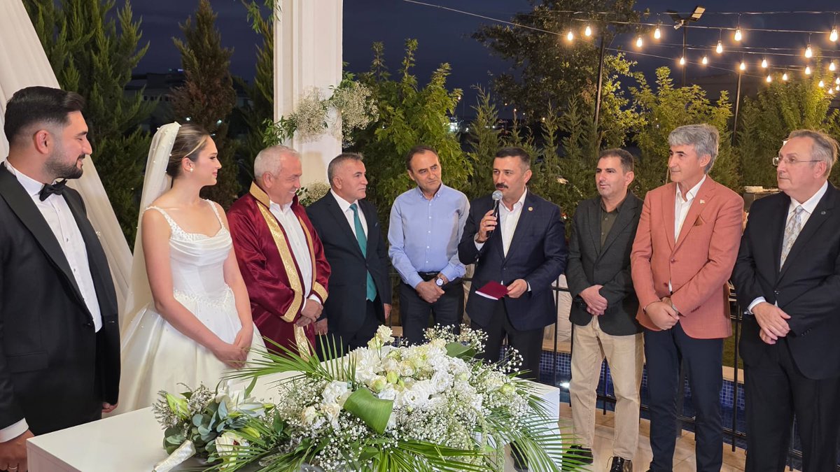 YS_Turkoglu's tweet image. KAISİAD Başkanı dostumuz Yener Bulut un kıymetli oğlu Onurcan ile Özlem kızımızın düğün törenlerine katıldık, nikahlarına şahitlik ettik.
Bulut ve Güngör Ailelerimize hayırlı uğurlu olsun Allah genç kardeşlerime iki cihan saadeti versin.