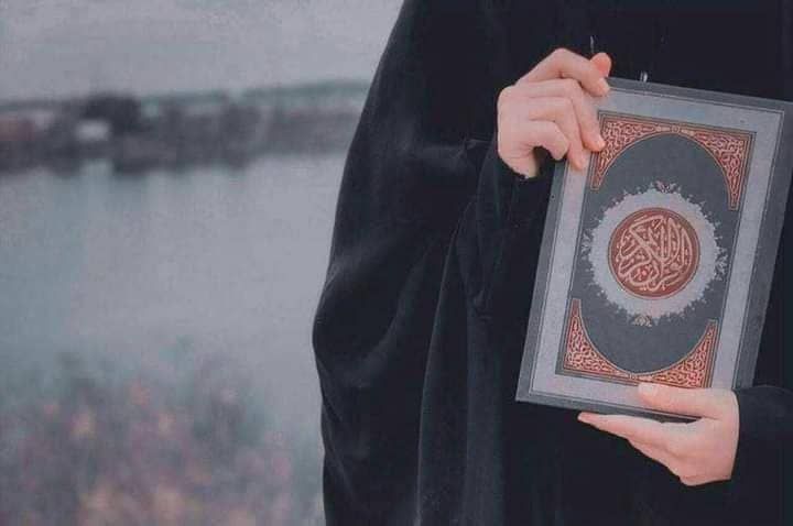 tuhani38's tweet image. #فضفض_بتغريدة
يا سلفية
كوني سلفية قولًا وعملاً لا اسمًا فقط وظاهرًا،
لا تلعبي بالدين زينةً للناس،
ولا تكوني تمثالًا بلا روح،
أنشري الحق ولا تبالي،
فالكلام الجميل بلا فعل لا يساوي شيئًا،
والإيمان الحقيقي هو أن تعيشيه،
لا أن ترفعيه كشعارٍ على الشفاه.