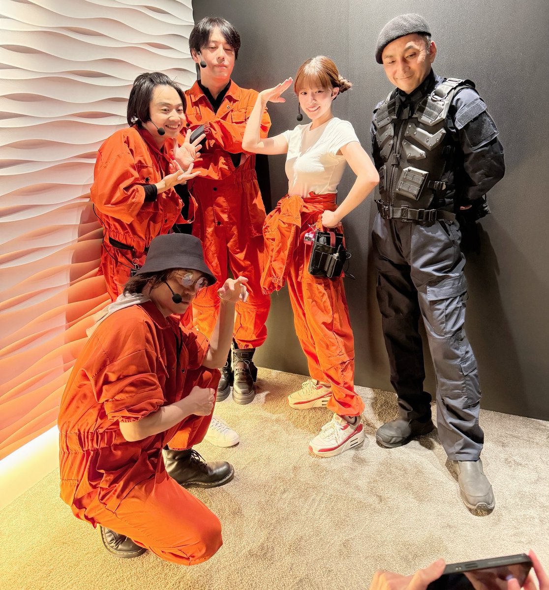 inanon's tweet image. さて 明日は宇宙旅行の日ですね🚀
どんな宇宙旅行になるかあたしも楽しみ☺️
25日の集合写真を撮っている様子をさらに横から撮った写真です🤳
明日のマシロ式内はあたしです👽
一緒に旅立ちましょー!
お待ちしております💪
orbitcc.rabbithole.jp
#オービットcc
#ラビホ
#スモワル
