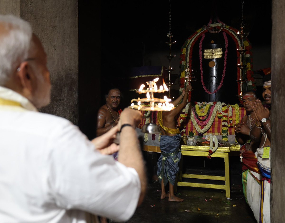 iAnkurSingh's tweet image. PM Modi at the Brihadisvara Temple, Gangaikonda Cholapuram 🚩
Modi ji always promotes India’s enduring spiritual leadership and rich cultural heritage.