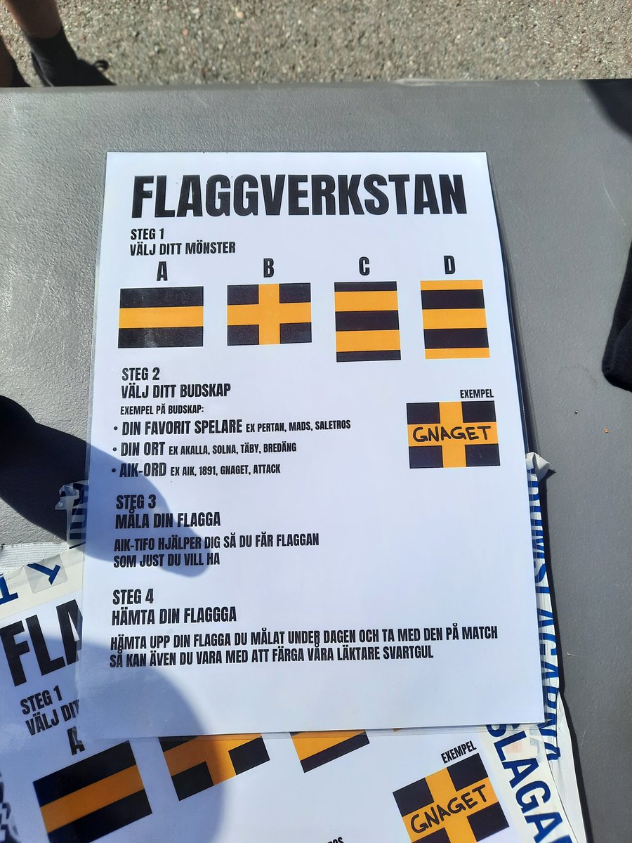 Otroligt lyckad familjedag anordnad av <a href="/AllmanSupport/">ASK</a> <a href="/AIKfotboll/">AIK Fotboll</a> och bland annat AIK-tifo som ordnade med denna aktivitet blanda annat. Långa köer med glada barn och föräldrar. Bild från instruktioner till flaggmålningen.