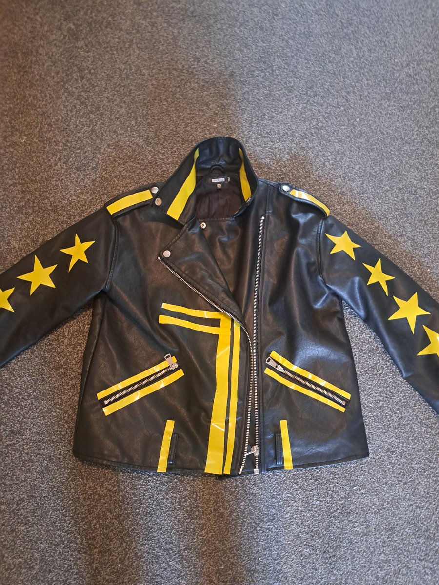 lialuvsconan's tweet photo. I really wanted the never ending song jacket so i made my own!! I've never really done anything DIY like this before so it's not perfect but i think it turned out okay!! #foundheaven https://t.co/YBjZZ4NkvB