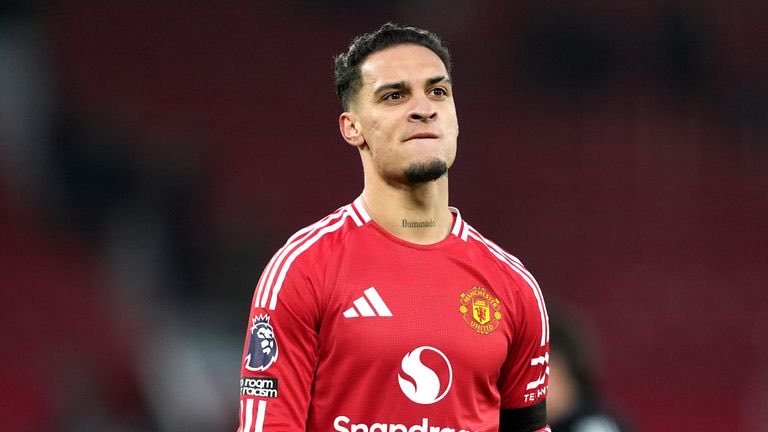 UnitedsUpdate's tweet image. 🚨🇧🇷 Al Nassr club are in negotiations with Antony. 

[@ByanNassr, @aalli_4] #MUFC
