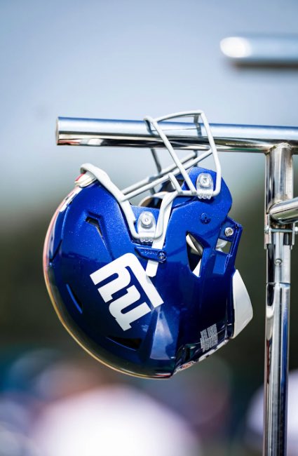 Resumen de la Semana 1 del training camp en los #Giants: Sube Malik Nabers. Baja Tommy DeVito.
Russ ya tiene su diana preferida.
Y empiezan a perfilarse los que llegan… y los que podrían quedarse atrás.

Va hilo 🧵⬇️ #NYGiants